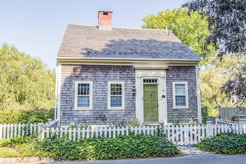 Quintessential Waterfront Historic Cottage