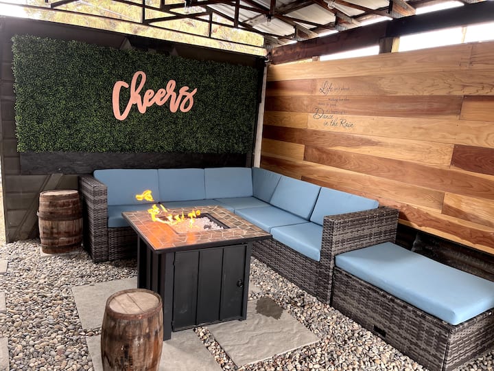 "Fort Hines" Newly Renovated Large Custom Home Houses for Rent in