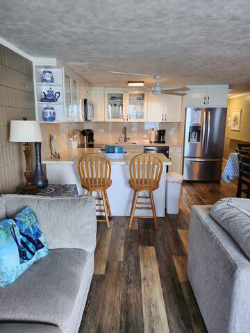 Epic Ocean Views! 3 bed 2 bath beachfront condo! gallery image 3