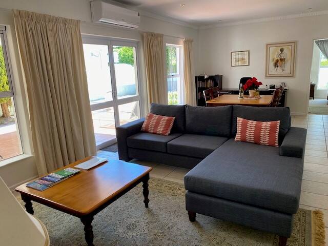 Charming Holiday Cottage on secure Golf Estate gallery image 4