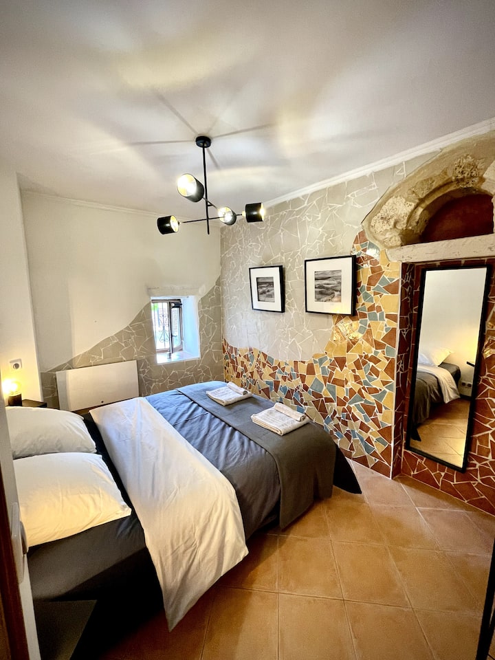 Bedroom 1 with bed 160 x 200 cm and its private shower room.
