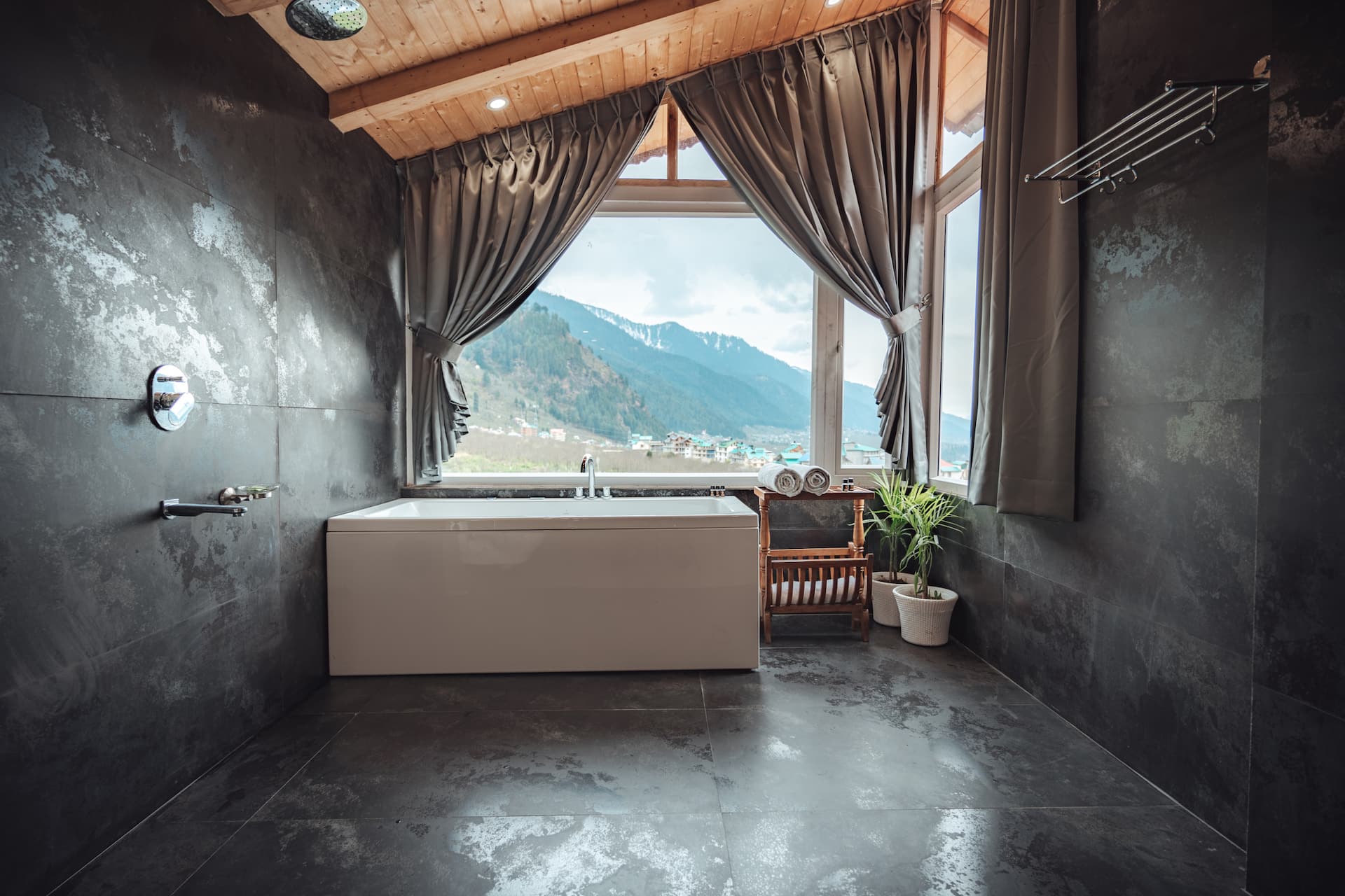 Luxury 2Bedroom Jacuzzi private Cottage Suite