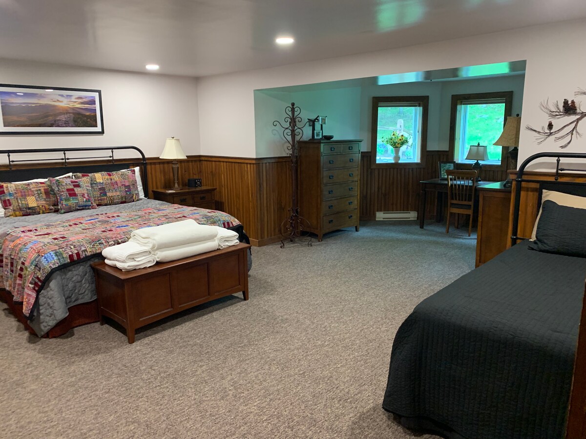 Master Suite na Kitanda cha Mfalme (na pacha ya ziada) - Kiwango cha chini