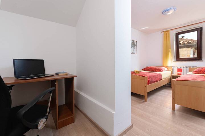 Wunderschönes Apartment mit Pool und Meerblick - Wohnungen zur Miete in