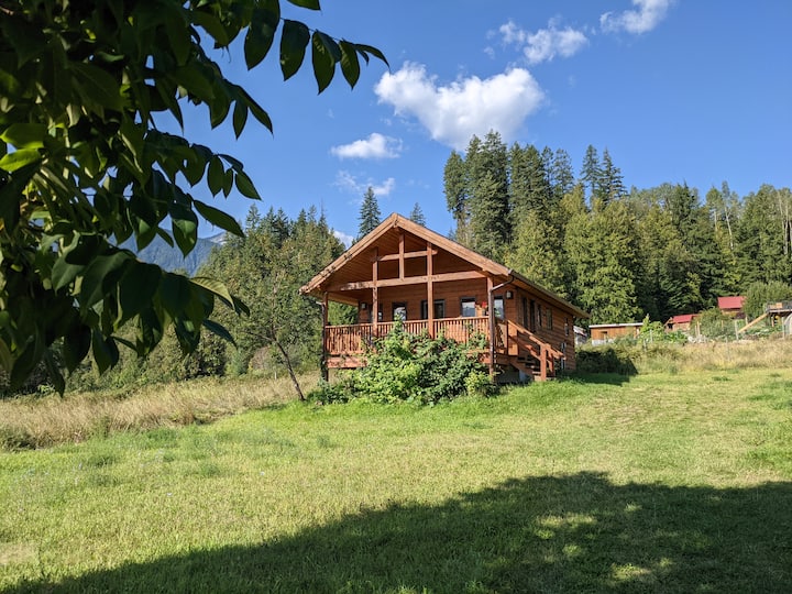 Purcell View Holiday Home, Kaslo BC Cabins for Rent in Kaslo, British