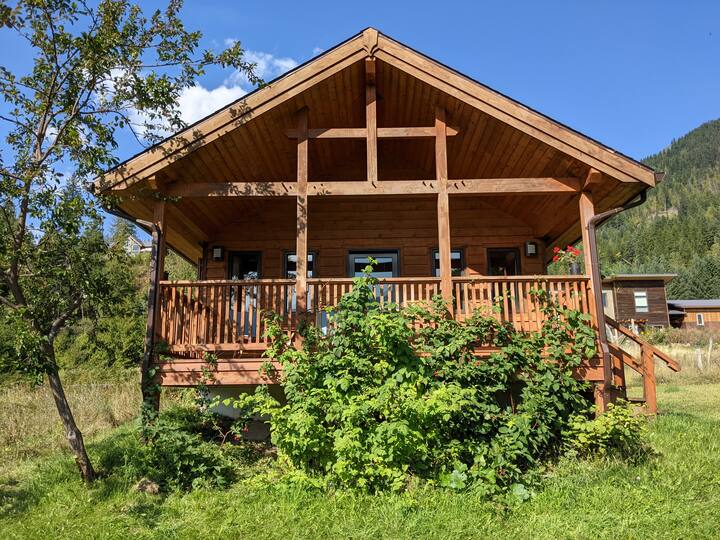 Purcell View Holiday Home, Kaslo BC Cabins for Rent in Kaslo, British