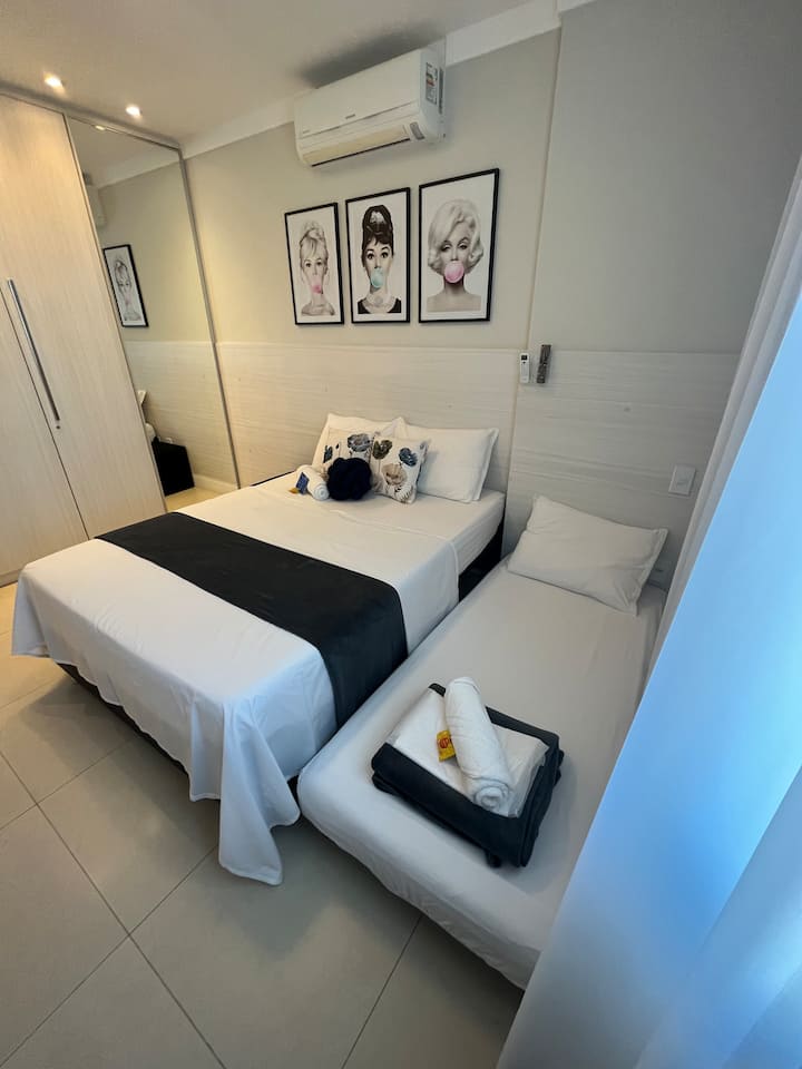 Dans la suite, en dessous du lit double, il y a un lit simple.