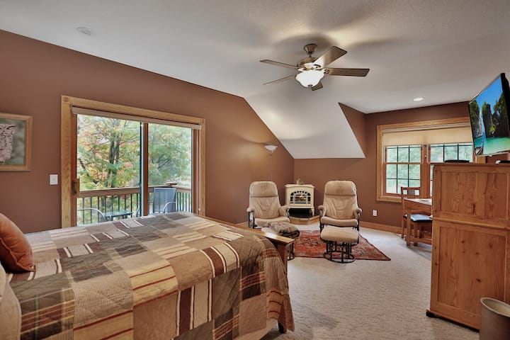 The Red Oak Room with queen-size bed, TV, electric fireplace, comfortable seating and a private deck.