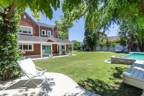 A spectacular house in Los Troncos - Mar del Plata