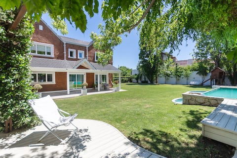 A spectacular house in Los Troncos - Mar del Plata