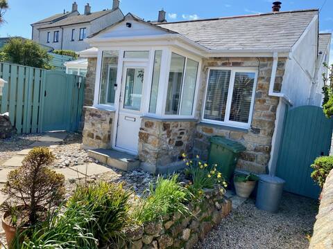 Seaside gem , ample, light & modern space St Ives