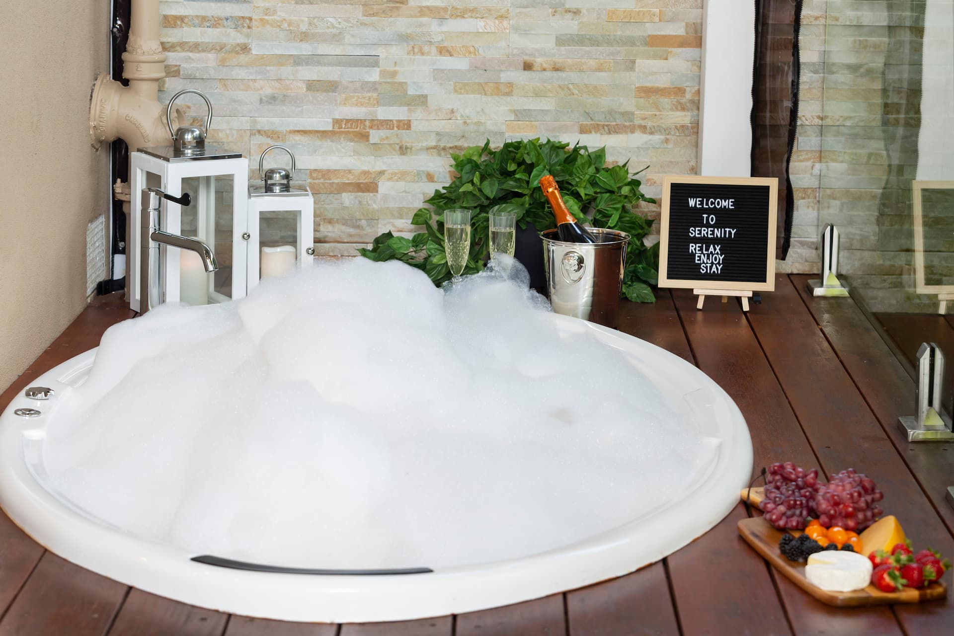 Serenity-DoubleSpa-GasLogFire-Outstanding Location