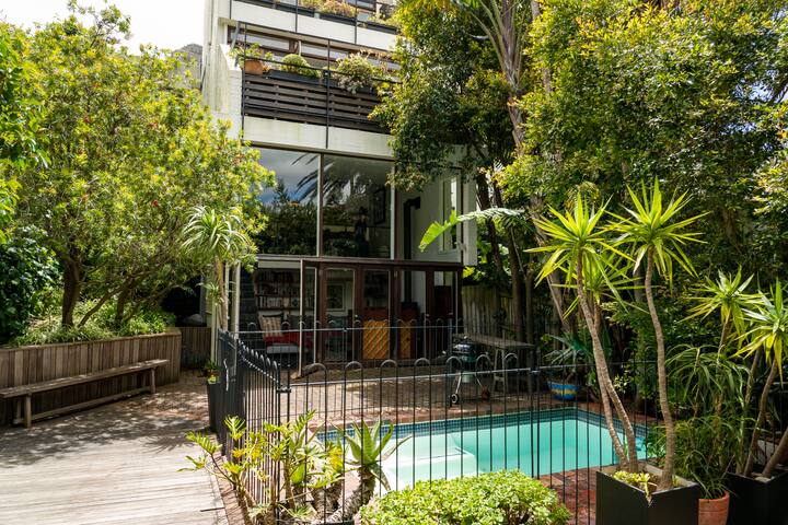 Eagles Nest on Kloof Nek Rd gallery image 3