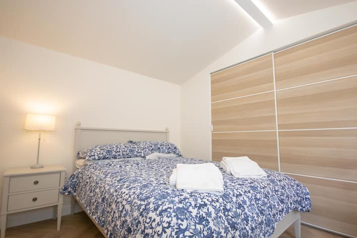 Bedroom - Relax after a day of sightseeing in this double bed