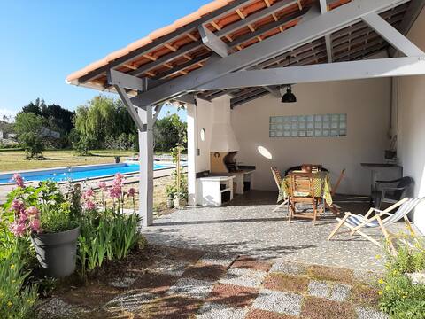 Holiday home with pool, 8pers garden.
