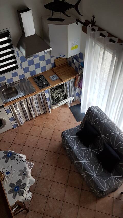 Annonce Airbnb populaire: Cozy studio on the ground floor of a villa in Venice Provençale à Martigues