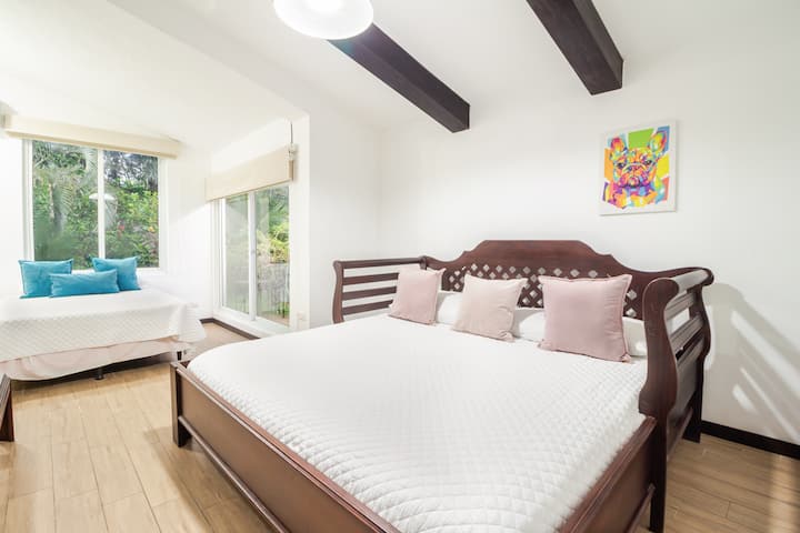 غرفة 2 بسرير كينج وسرير مزدوج
