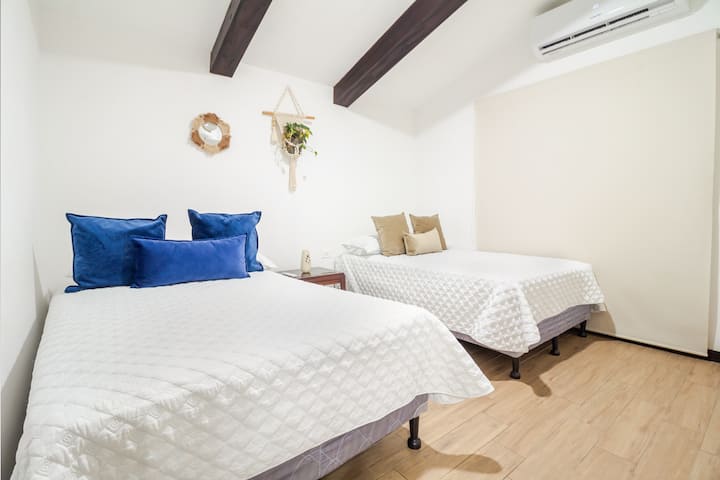 غرفة 4 بسريرين شبه مزدوجين