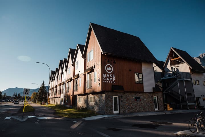 Basecamp Resorts managed Airbnb listing 1