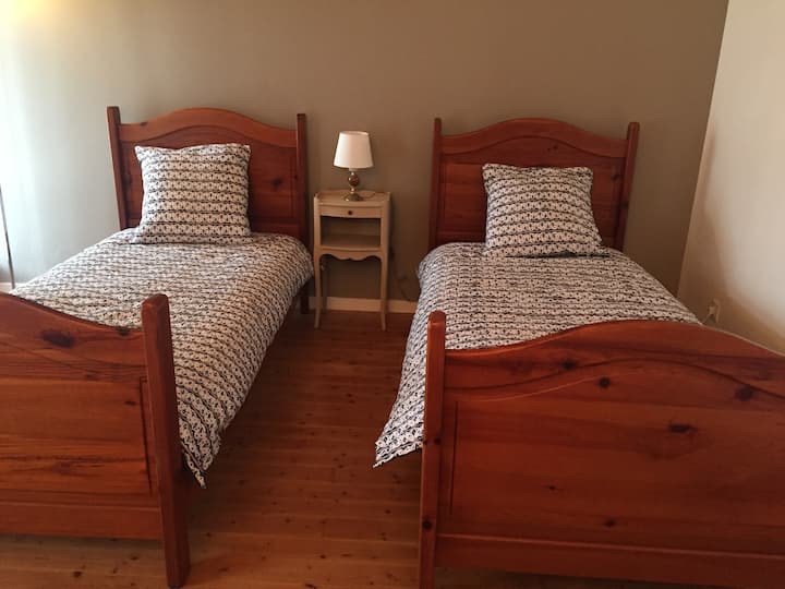 Didelis miegamasis su dviem viengulėmis lovomis „Logis de l 'Ecuyer“