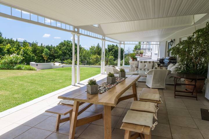 Beautiful peaceful villa with exceptional views gallery image 3