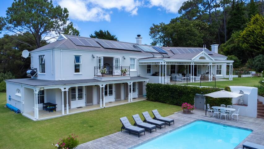 Beautiful peaceful villa with exceptional views gallery image 2