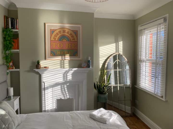 122's airy Master bedroom with lovely view - Super King or twin bed options.