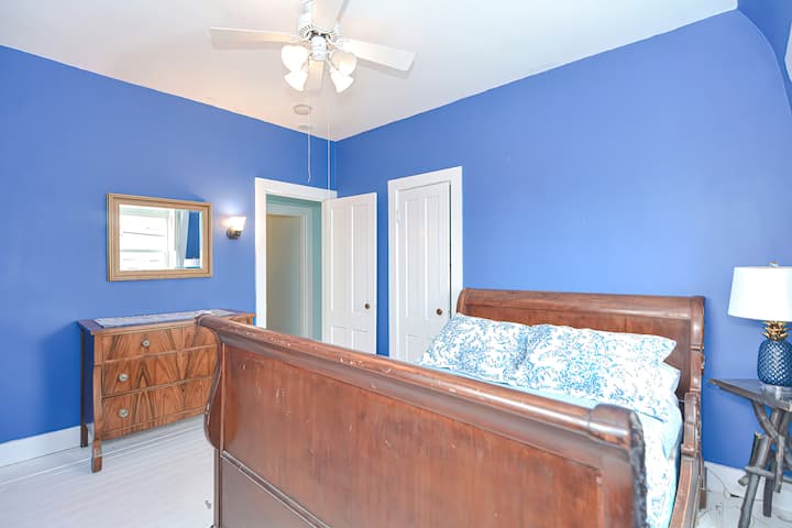 Dhomë gjumi në katin e 3-të me krevat të plotë