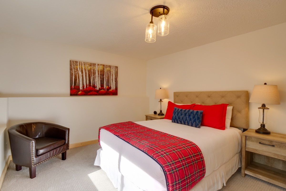 Beneden heeft nog twee slaapkamers en een badkamer. 