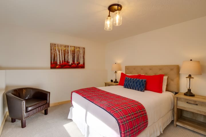 Downstairs has two more bedrooms and a bathroom. 