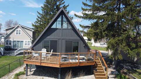 Waterfront Cottage on Lake Manitou - Sleeps 10