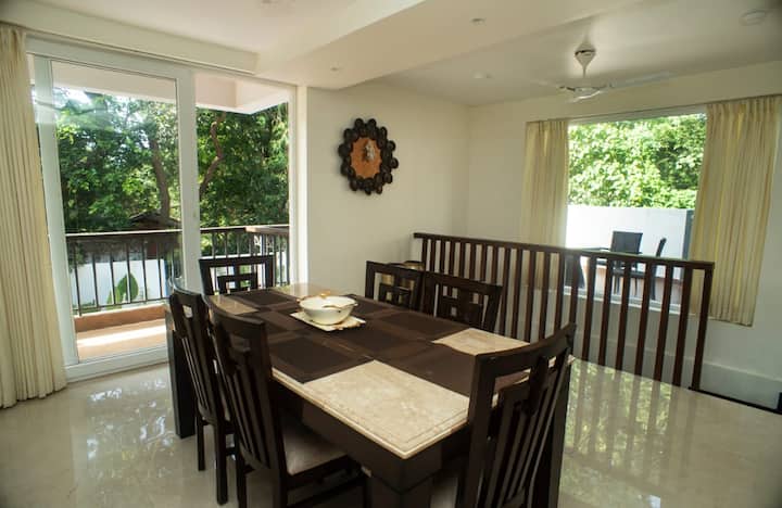 Dining area image 1