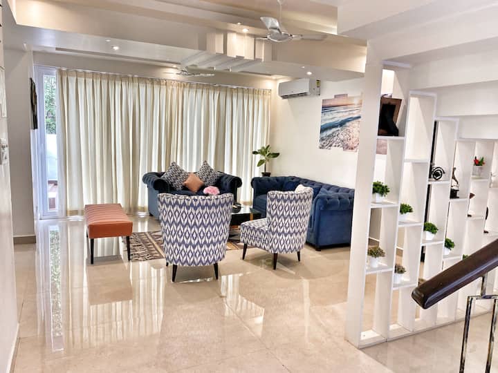 Living room image 3