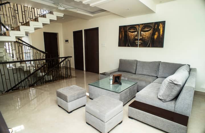 Luxury Villa Mitra-5 Br Pool & Chef-walk To Beach - Goa