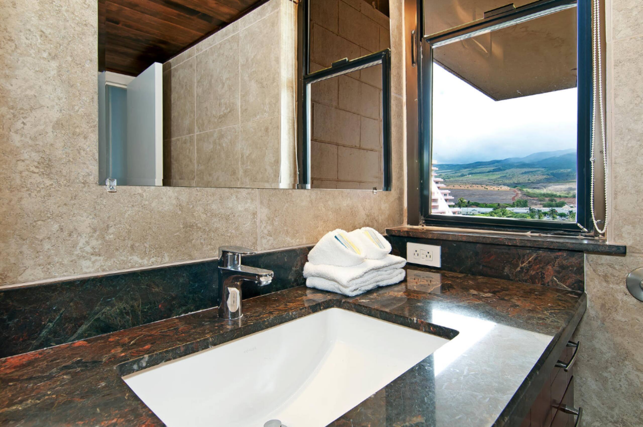 Condo in Lahaina · ★4.83 · 1 bedroom · 2 beds · 1 bath - Image 9
