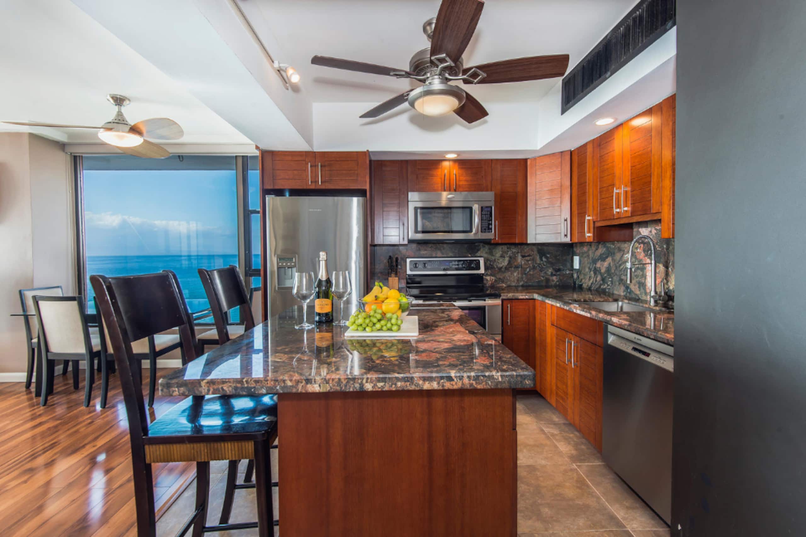 Condo in Lahaina · ★4.83 · 1 bedroom · 2 beds · 1 bath - Image 4