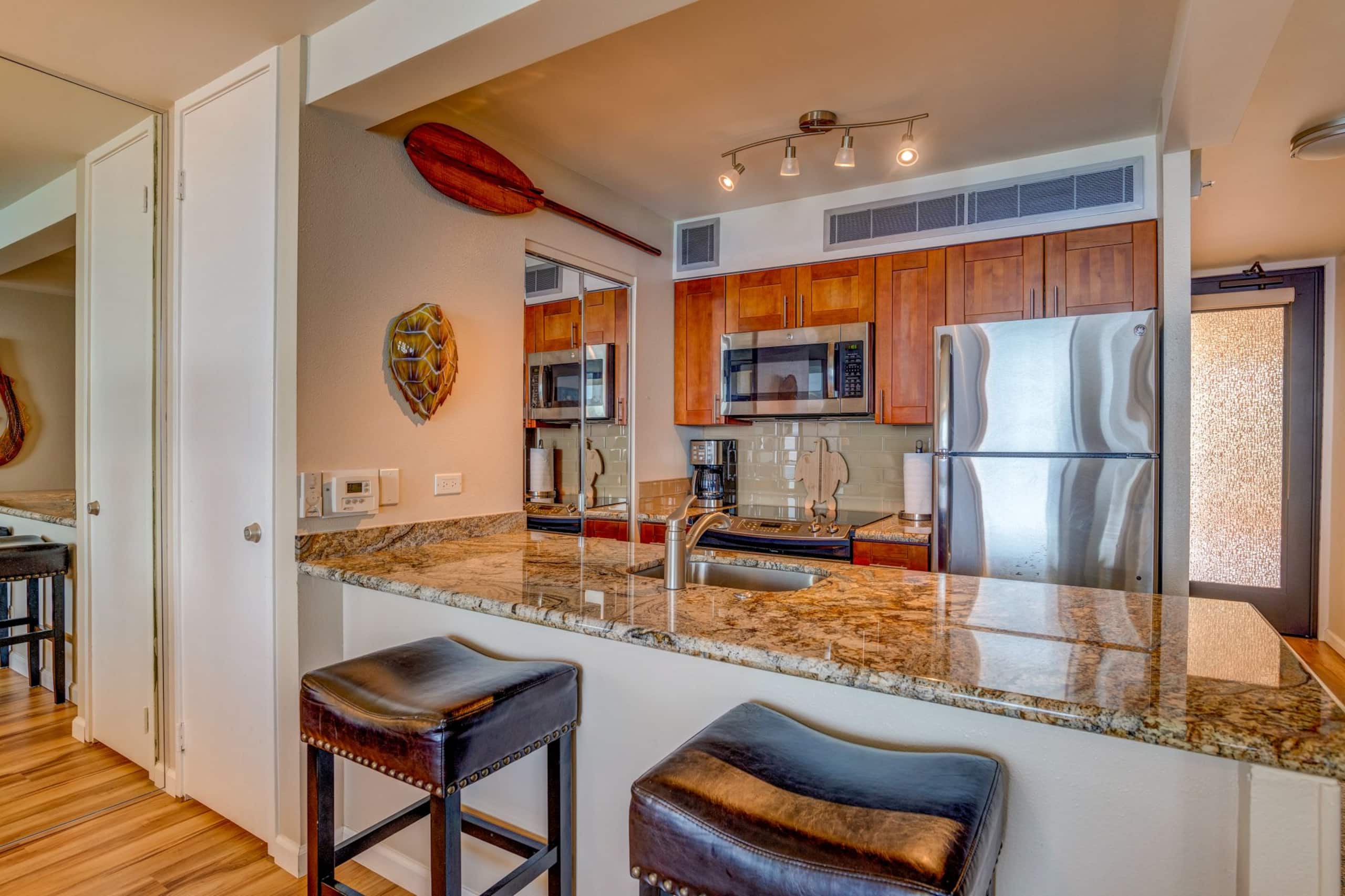 Condo in Lahaina · ★4.98 · Studio · 2 beds · 1 bath - Image 8