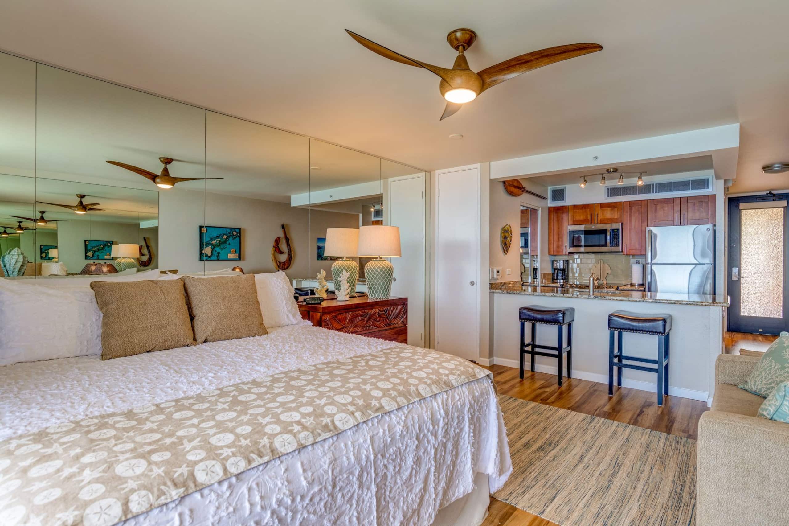 Condo in Lahaina · ★4.98 · Studio · 2 beds · 1 bath - Image 3