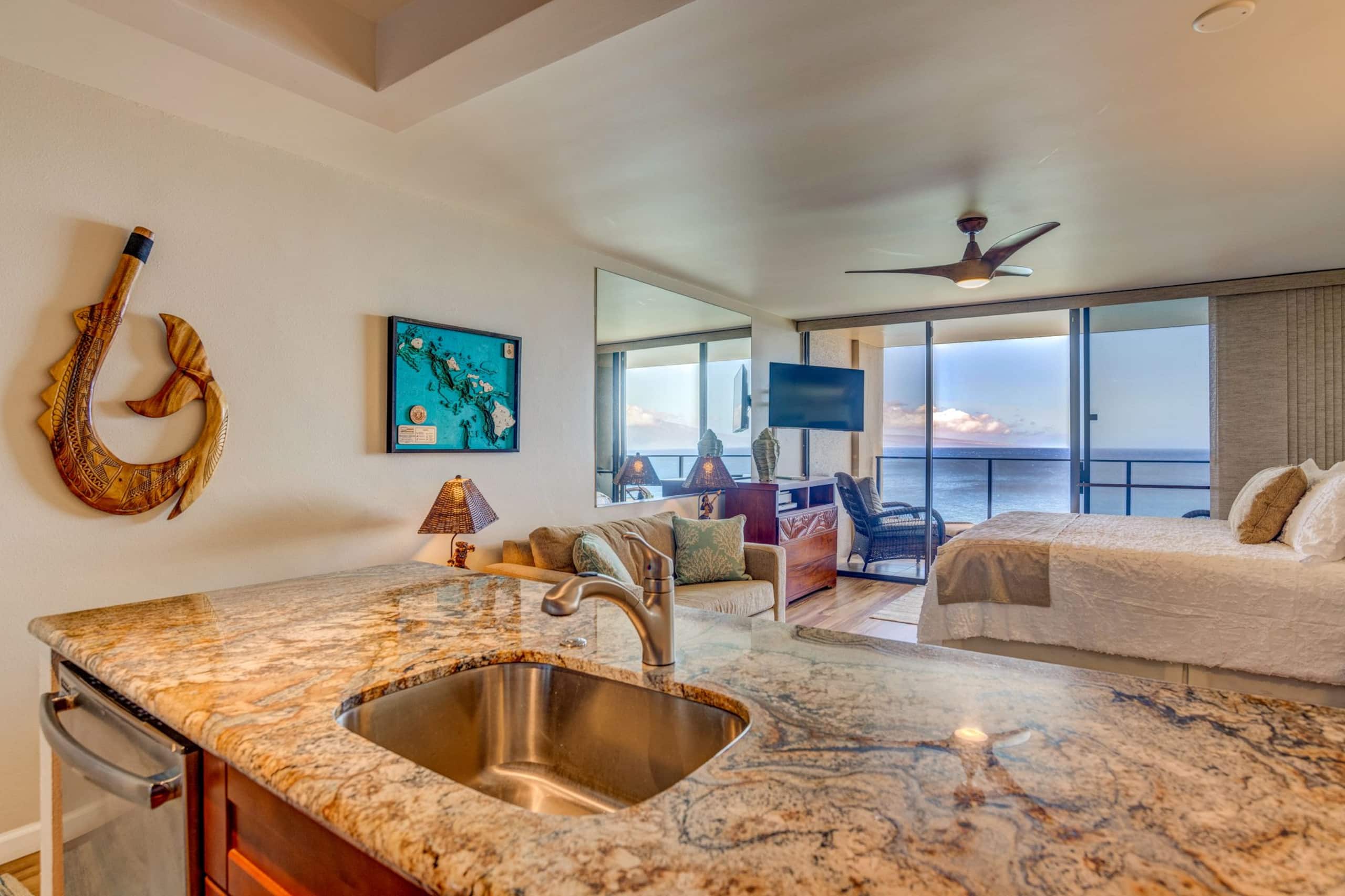 Condo in Lahaina · ★4.98 · Studio · 2 beds · 1 bath - Image 6