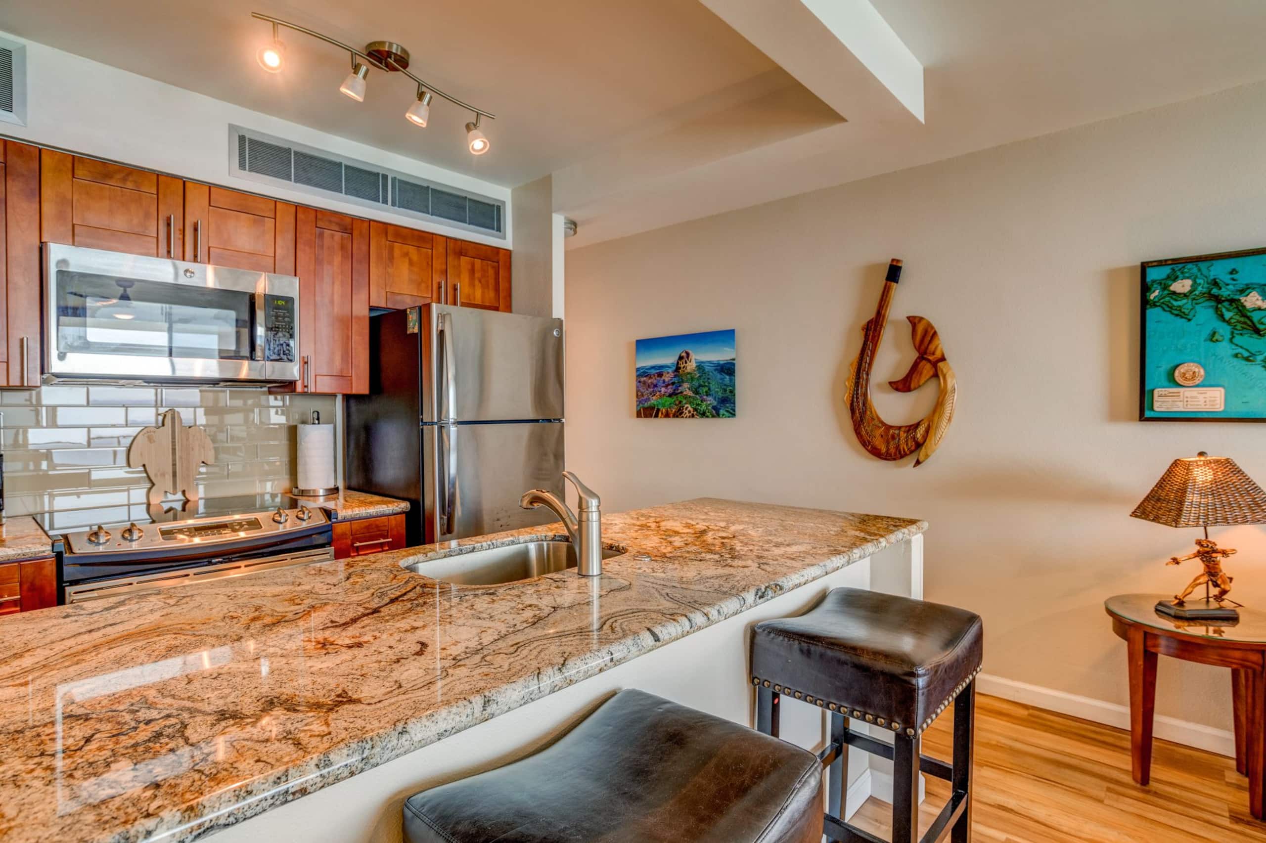 Condo in Lahaina · ★4.98 · Studio · 2 beds · 1 bath - Image 7