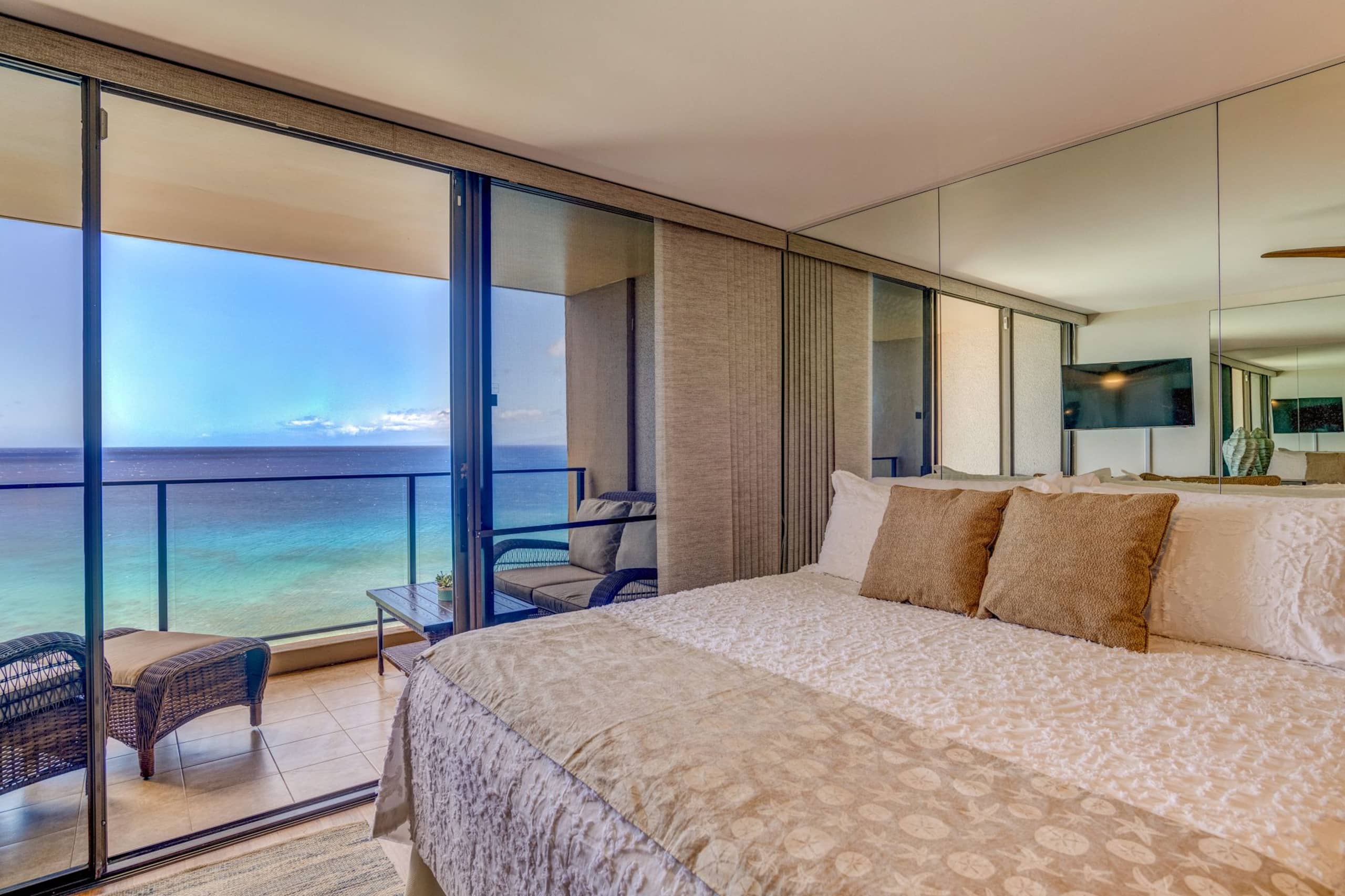 Condo in Lahaina · ★4.98 · Studio · 2 beds · 1 bath - Image 2
