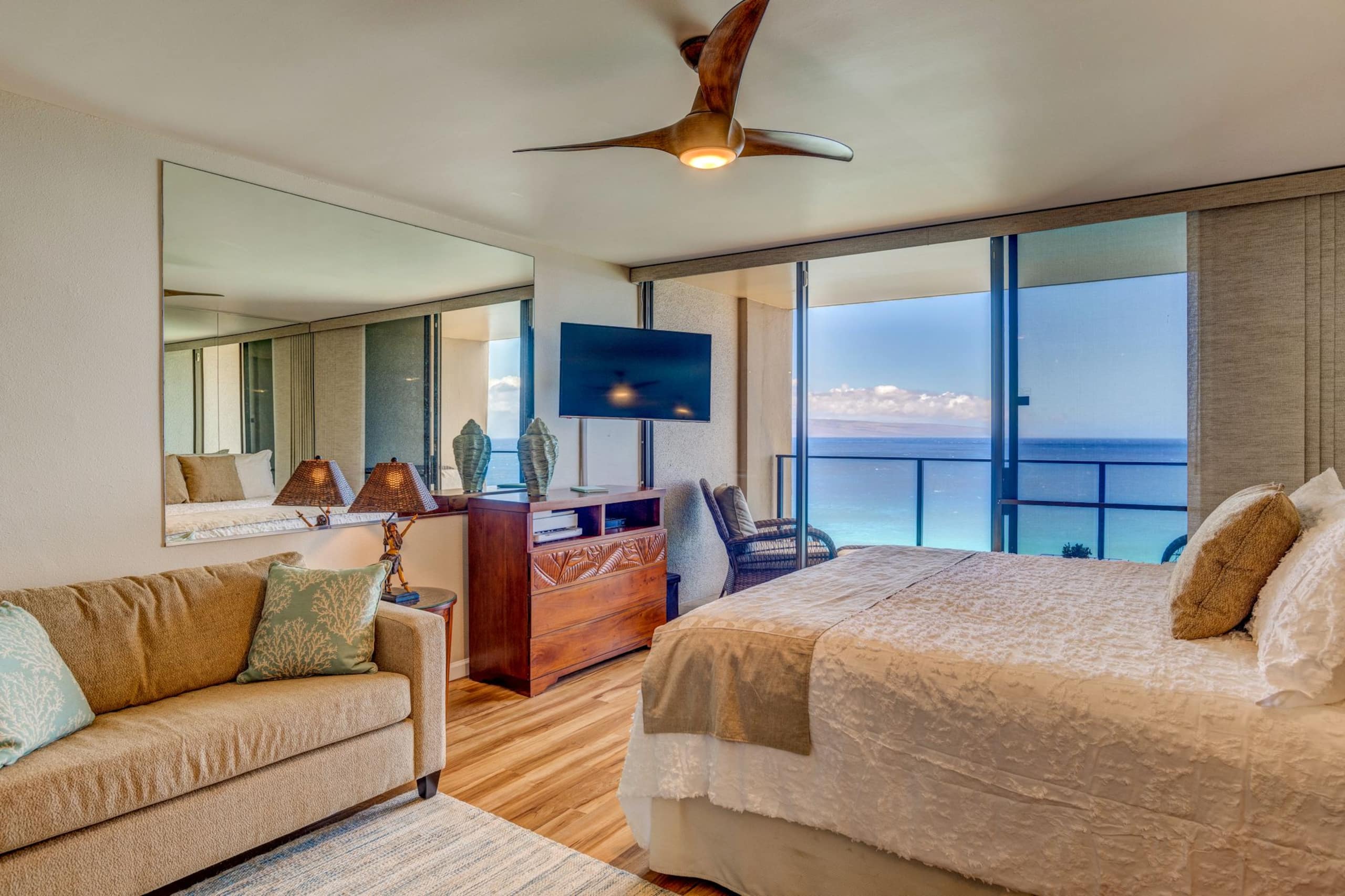 Condo in Lahaina · ★4.98 · Studio · 2 beds · 1 bath - Image 5