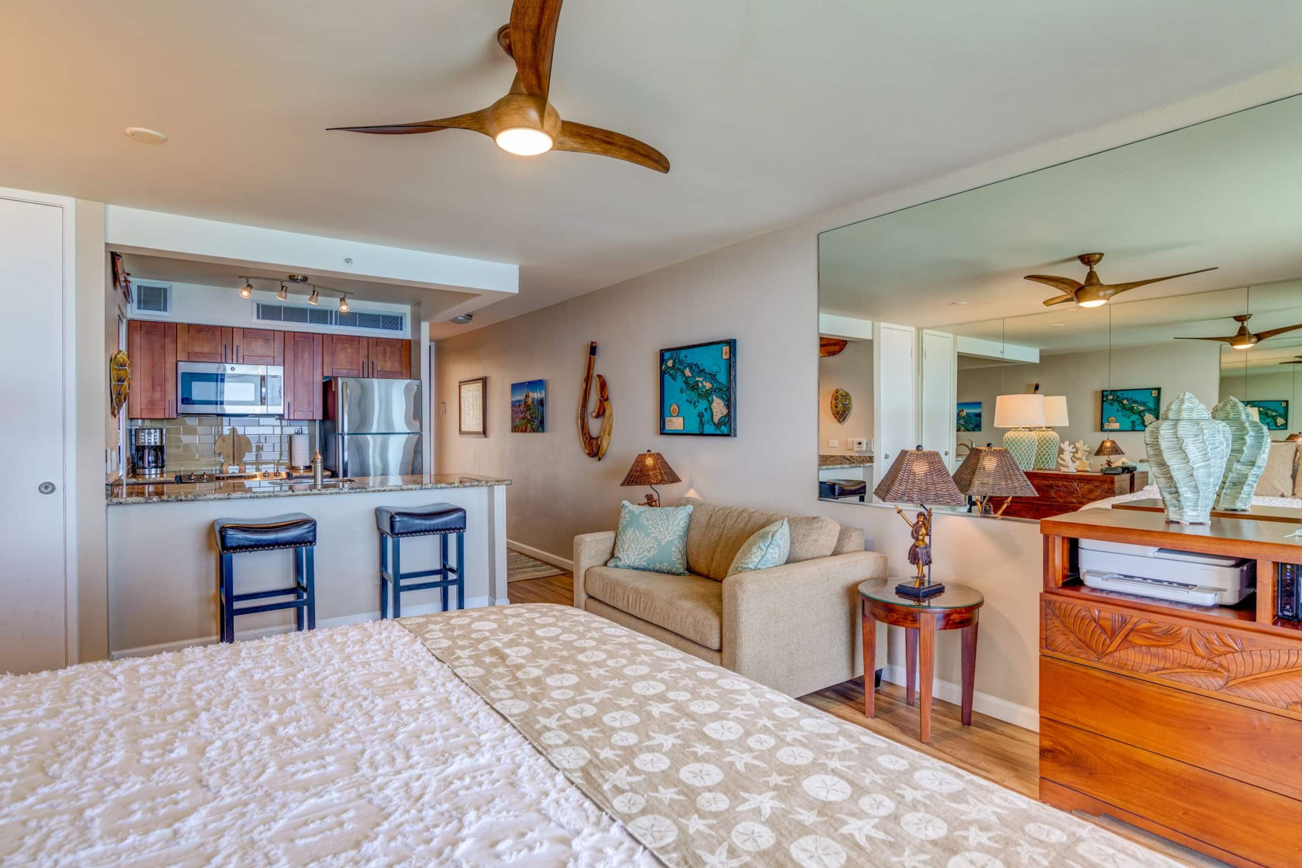 Condo in Lahaina · ★4.98 · Studio · 2 beds · 1 bath - Image 4