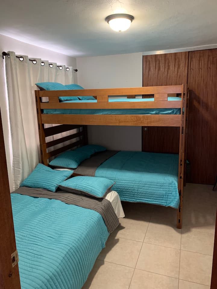 Cuarto # 2 para 6 personas camas full