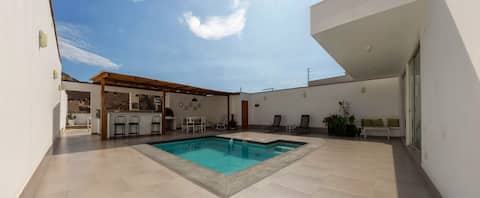 City home with pool, bbq, pizza oven, amenities