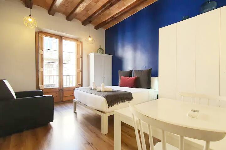 Nice 4 bedroom apt en suite gothic quarter gallery image 4