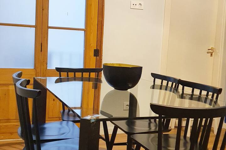 Nice 4 bedroom apt en suite gothic quarter gallery image 5