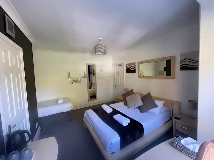 Room 2 Triple En-suite Room For Long Or Short Let - Crawley