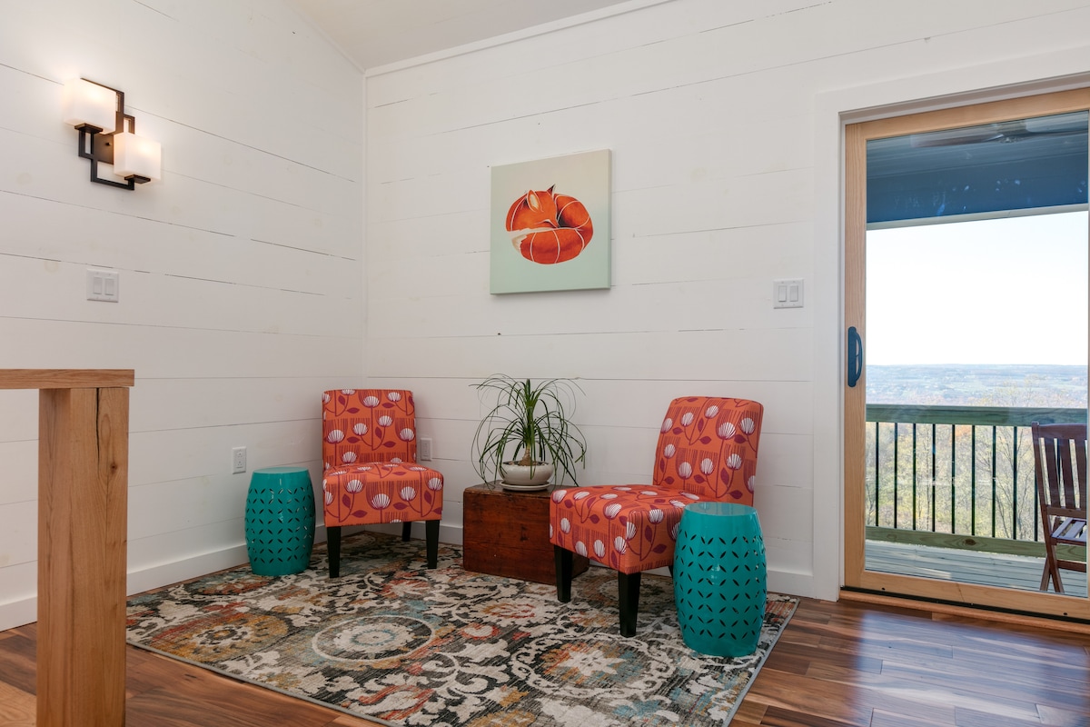 Top performing Airbnb: Fox Den Studio, Lake View, Location, location! in Burdett