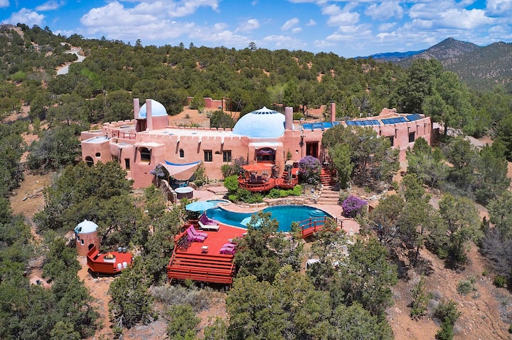 The Rass Mandal Residence: A Unique Vacation Oasis - Houses for